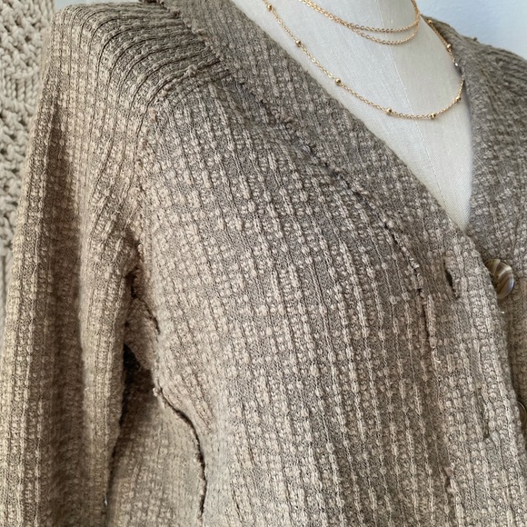 Vince Camuto Olive textured button down cardigan - Picture 3 of 4